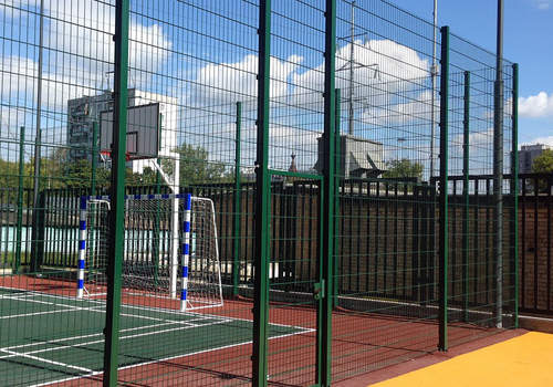 2Д забор для футбольной площадки в Нягане