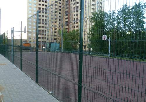 3Д забор для футбольной площадки в Нягане